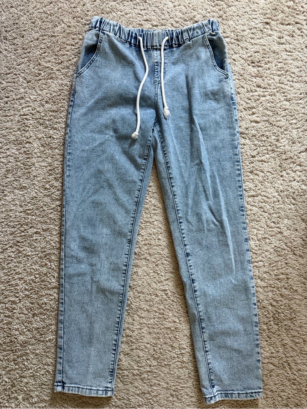 Jean style drawstring pants, has a stretch